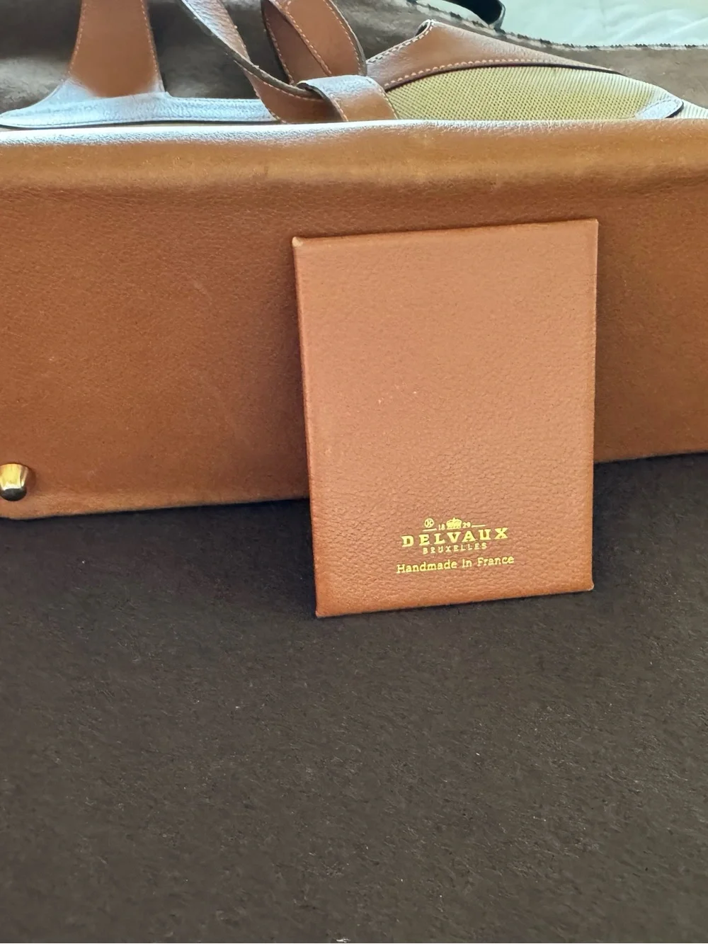N/A neutral canvas